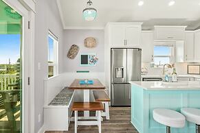 Sea Glass Cottage 2 Bedroom Home by RedAwning