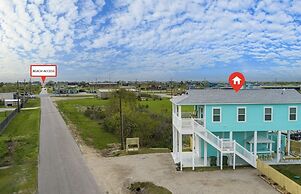 Sea Glass Cottage 2 Bedroom Home by RedAwning