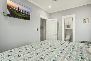 Sea Glass Cottage 2 Bedroom Home by RedAwning