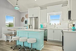 Sea Glass Cottage 2 Bedroom Home by RedAwning