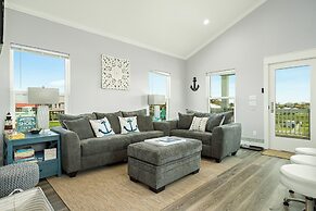 Sea Glass Cottage 2 Bedroom Home by RedAwning