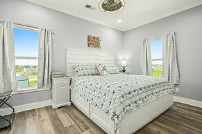 Sea Glass Cottage 2 Bedroom Home by RedAwning