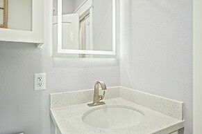 Sea Glass Cottage 2 Bedroom Home by RedAwning