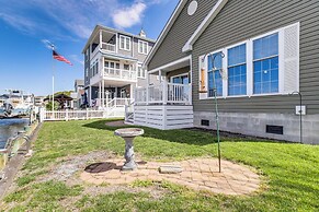 Near Beaches & Shops: Canal-front Selbyville Home