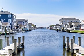 Near Beaches & Shops: Canal-front Selbyville Home