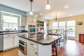 Near Beaches & Shops: Canal-front Selbyville Home