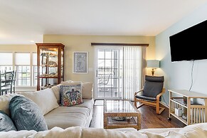 Near Beaches & Shops: Canal-front Selbyville Home