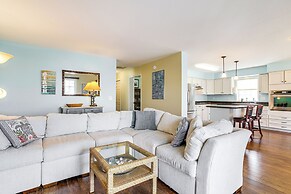 Near Beaches & Shops: Canal-front Selbyville Home