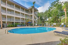 Oceanfront Hilton Head Island Condo w/ Pool Access
