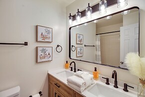 Garden City Home w/ Screened Porch: Near Savannah!