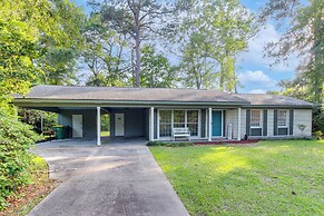 Garden City Home w/ Screened Porch: Near Savannah!