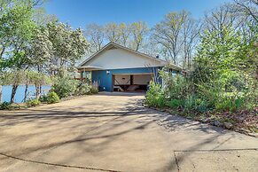Tranquil Lakefront Greers Ferry Escape w/ Fire Pit