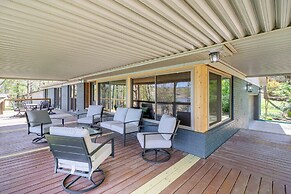 Tranquil Lakefront Greers Ferry Escape w/ Fire Pit