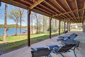 Tranquil Lakefront Greers Ferry Escape w/ Fire Pit