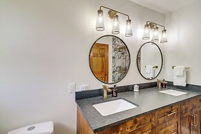 Tranquil Lakefront Greers Ferry Escape w/ Fire Pit