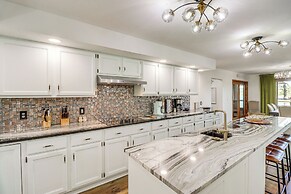 Tranquil Lakefront Greers Ferry Escape w/ Fire Pit