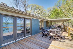 Tranquil Lakefront Greers Ferry Escape w/ Fire Pit