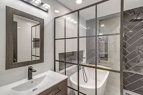 Houston Apartment: Close to University & Downtown