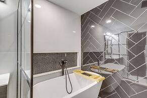 Houston Apartment: Close to University & Downtown