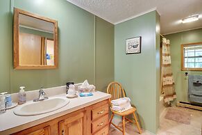 10 Mi to Pocono Raceway: Cozy Albrightsville Home!