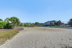 Community Pool & Hot Tub: North Myrtle Beach Condo