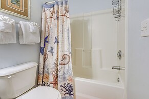 Community Pool & Hot Tub: North Myrtle Beach Condo