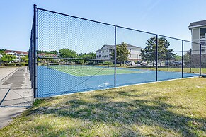 Community Pool & Hot Tub: North Myrtle Beach Condo