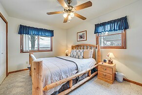 Family-friendly Houghton Lake House: Steps to Lake