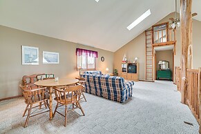 Family-friendly Houghton Lake House: Steps to Lake