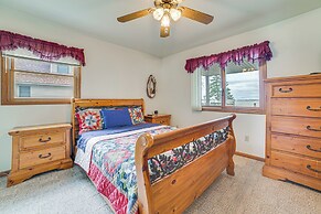 Family-friendly Houghton Lake House: Steps to Lake