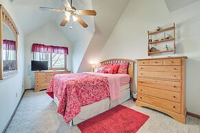 Family-friendly Houghton Lake House: Steps to Lake