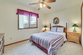 Family-friendly Houghton Lake House: Steps to Lake