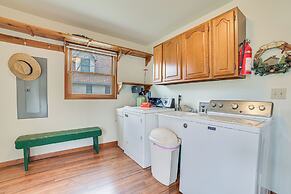 Family-friendly Houghton Lake House: Steps to Lake