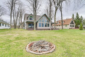 Family-friendly Houghton Lake House: Steps to Lake