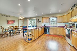 Family-friendly Houghton Lake House: Steps to Lake