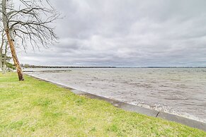 Family-friendly Houghton Lake House: Steps to Lake