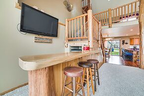 Family-friendly Houghton Lake House: Steps to Lake