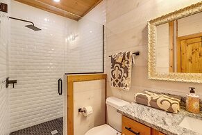 Blue Ridge Cabin w/ Hot Tub, Deck & Mountain Views