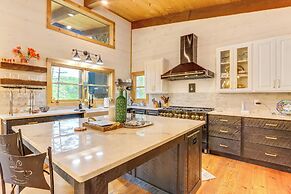 Blue Ridge Cabin w/ Hot Tub, Deck & Mountain Views