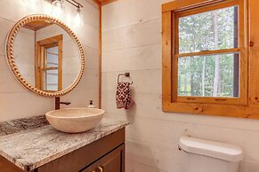 Blue Ridge Cabin w/ Hot Tub, Deck & Mountain Views