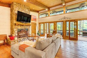Blue Ridge Cabin w/ Hot Tub, Deck & Mountain Views