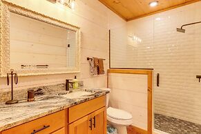 Blue Ridge Cabin w/ Hot Tub, Deck & Mountain Views