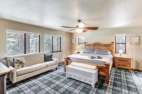 Spacious Retreat w/ Backyard: 1 Mi to Lake Almanor