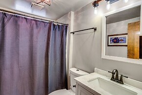 Spacious Retreat w/ Backyard: 1 Mi to Lake Almanor