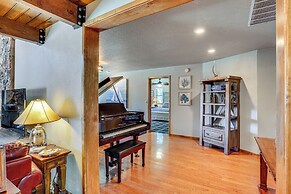 Spacious Retreat w/ Backyard: 1 Mi to Lake Almanor