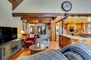 Spacious Retreat w/ Backyard: 1 Mi to Lake Almanor