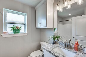 Peaceful Flint Home, Close to Lake Palestine!