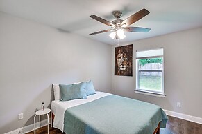 Peaceful Flint Home, Close to Lake Palestine!