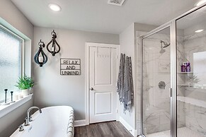 Peaceful Flint Home, Close to Lake Palestine!