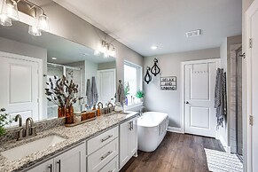 Peaceful Flint Home, Close to Lake Palestine!